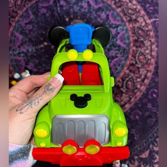 Green Mickey Mouse Toy Truck + Figure - Picture 9 of 10